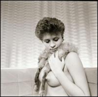 cca 1982 Simogató szőrme, 4 db vintage NEGATÍV Menesdorfer Lajos (1941-2005) budapesti fotóművész ha...