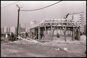 1986 Budapest, a Szilágyi utcai, felszíni metró építkezés, 28 db vintage NEGATÍV, 24x36 mm