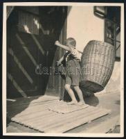 cca 1930 Pöltinger Gusztáv (?-?) soproni fotóművész hagyatékából jelzés nélküli, vintage fotóművészeti alkotás, 5,6x5 cm