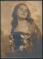 cca 1926 Gaiduschek Erzsi (1875-1956) budapesti fényképész hidegpecsétjével jelzett, vintage fotó, hátoldalán feliratozva, felületén kisebb hibák, törésvonal, folt, 22,4x16,5 cm
