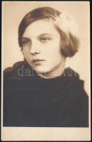 cca 1932 Temesvár, Roth László (áttelepülése után Ráth) (1907-1979) temesvári fényképész pecsétjével jelzett vintage fotó, 13,5x8,5 cm