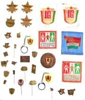 26db-os "KISZ" és "KISZ IG (Ifjú Gárda)" jelvény tétel + 1971. "Ifjú Gárda ...