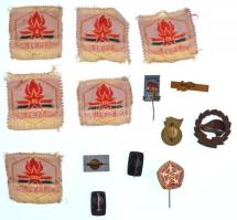 8db-os Úttörő jelvény tétel, mind különféle + "A Magyar Népköztársaság Úttörője" textil fe...