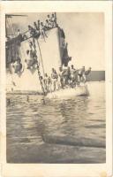 Osztrák-magyar matrózok fürdőznek egy hadihajó mellett / WWI Austro-Hungarian Navy, K.u.K. Kriegsmarine, mariners swimming next to a battleship. photo (fl)