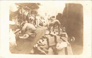 Az Osztrák-Magyar Haditengerészet matrózai egy hadihajó fedélzetén / WWI Austro-Hungarian Navy, K.u.K. Kriegsmarine, mariners on board of a battleship. photo (fl)