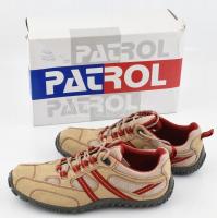 Patrol férfi cipő, szintetikus-textil felső résszel, gumi talppal, méret: 43, eredeti sérült dobozában, használatlan, újszerű állapotban