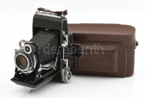 Krasnogorsk Moszkva 5 / Moscow Mod 5 távmérős fényképezőgép Indusztar-23 110 mm f/4,5 objektívvel, működőképes, jó állapotban. Bőr tokkal. / Vintage Russian rangefinder folding camera in good condition.