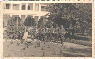 Magyar katonák csoportja / Hungarian military, group of soldiers. photo