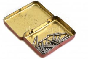 Kb. 60 db gramofon tű, 3 db kis eredeti fém dobozban