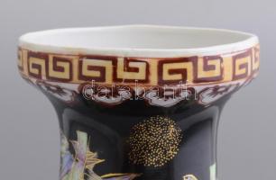 Kínai porcelán váza, kézzel festett, jelzett, kis kopásokkal, m:  36 cm