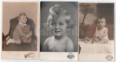 32 db RÉGI családi fotó képeslap vegyes minőségben: gyerekek / 32 pre-1945 family photo postcards in...