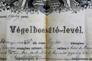 1890 Díszes, gazdagon illusztrált, címeres katonai végelbocsátó-levél a m. kir. szabadkai 6.-ik honv...