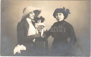 Hölgyek kutyával / ladies with dog. photo