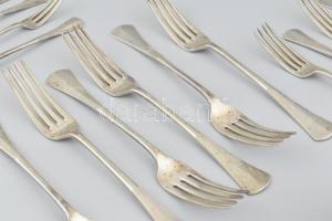Ezüst (Ag) 6 személyes komplett evőeszköz készlet + 2 db kis fűszeres kanálka. Jelzett, mesterjegyes...
