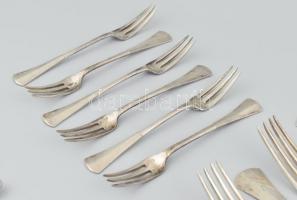 Ezüst (Ag) 6 személyes komplett evőeszköz készlet + 2 db kis fűszeres kanálka. Jelzett, mesterjegyes...