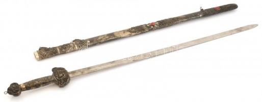 Nagy méretű kard, pallos. Kína, XX, sz, közepe. Gazdagon díszített, fém markolat, fém borítással, jelzett a pengén. 102 cm / Chinese sword