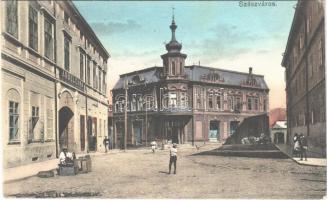 1910 Szászváros, Broos, Orastie; Ardeleana román bank, üzlet, utcai árus. Szászvárosi Könyvnyomda Rt. kiadása / street view, Romanian bank, shop, market vendor