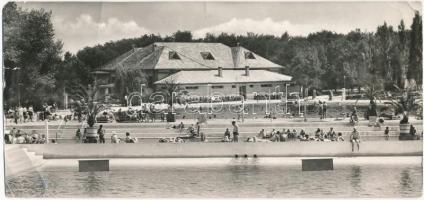 1958 Hajdúszoboszló, strandfürdő. Képzőművészeti Alap Kiadóvállalat + &quot;MOZGÓPOSTA 30&quot; (szakadások / tears) (22,6 x 10,6 cm)