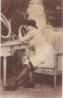 Erotikus hölgy fésülködő asztalnál fedetlen keblekkel / Erotic half-naked lady. photo (non PC)