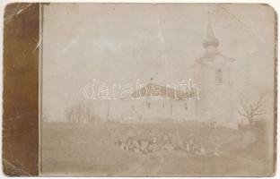 Réty, Reci; templom, kirándulók / church, hiking people. photo (fa)