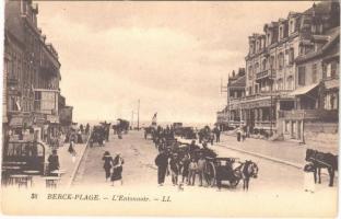 Berck, Berck-Plage, LEntonnoir / street view, shops, horse-drawn carriages (from potscard booklet) (EK)