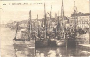 Boulogne-sur-Mer, Un Coin du Port / port, boats, steamship (EM)