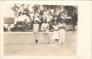 1932 Sopron, teniszezők a teniszpályán / tennis players, tennis court. photo