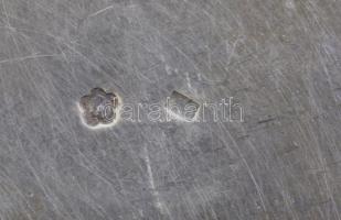 Ezüst (Ag) kínáló tálka. Jelzett, sérült. Hiányos. 104 g, d: 9,5 cm