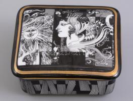 Hollóházi Szász Endre által tervezett dekorral díszített porcelán dobozka. Matricás, jelzett, kis kopásokkal 9x7,5x4,5 cm