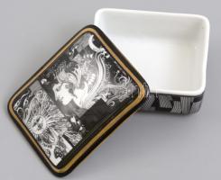 Hollóházi Szász Endre által tervezett dekorral díszített porcelán dobozka. Matricás, jelzett, kis ko...