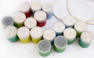 Elzett fém diavetítő, eredeti szakadt karton dobozában, kipróbálatlan, 25x9x17 cm. + 18 diafilm, köz...