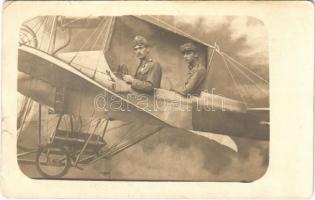 Első világháborús osztrák-magyar katonai pilóták műtermi fotója / WWI K.u.k. military pilots in studio. photo