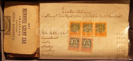 Régi fényképek, bizonyítványok, okmányok bélyeggel, imádságos könyvek dobozban