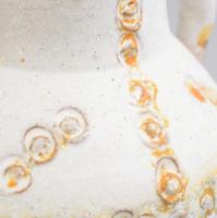 Kiss Roóz Ilona (1920-2010): Női figura. Mázas kerámia szobor, jelzett, teteje javított. m: 17,5 cm