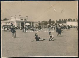 1926 Balatonalmádi, strand, fotó, felületén törésnyom, 8×11 cm