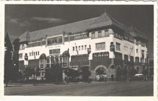 1941 Marosvásárhely, Targu Mures; Palatul Cultural / Kultúrpalota, autóbusz / community center, autobus. photo