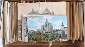 840 db régi (háború előtti)  városképes lap nagyon sok országból, érdekes, változatos anyag jobbakka...