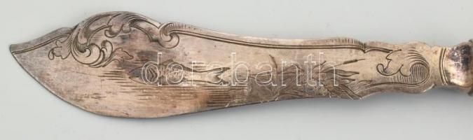 Régi evőeszköz készlet gyűjtemény: 28 db evőeszköz., részben ezüst, részben alpakka, többféle díszít...