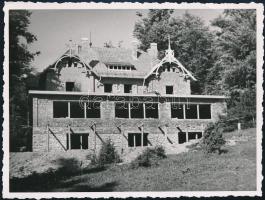 cca 1940 Bánkút (Nagyvisnyó), Magyar Turista Egyesület menedékháza a Bükk-hegységben, fotó hátoldalon feliratozva, sarkán törésnyom, 11,5×8,5 cm