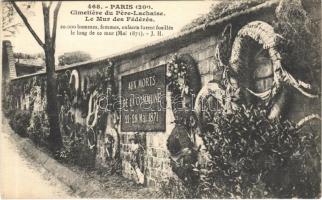 Paris, Cimetiere du Pere-Lachaise. Le Mur des Fédérés. 20000 hommes, femmes, enfants furent fusillés le long de ce mur (Mai 1871) / cemetery, Communards Wall