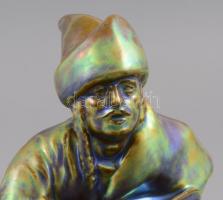 Zsolnay eozin mázas ülő hegedülő figura, jelzett (körpecsétes), sérült, hiányos, m: 22 cm