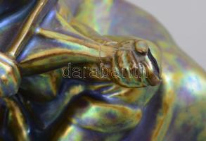 Zsolnay eozin mázas ülő hegedülő figura, jelzett (körpecsétes), sérült, hiányos, m: 22 cm