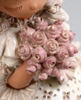 Újpál György: Kislány virágcsokorral. Festett mázas kerámia, apró lepattanással, m:28 cm