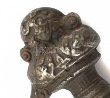 2 db vívótőr. Hungária jelzéssel: figurális díszítésű markolattal. 102 cm