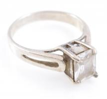 Ezüst(Ag) szoliter köves gyűrű, jelzett, méret:56, bruttó: 3,82 g