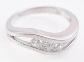 Ezüst(Ag) háromköves gyűrű, jelzett, méret: 56, bruttó: 3,88 g