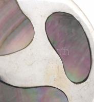 Ezüst(Ag) nyaklánc, gyöngyházzal díszített medállal, jelzett, h: 68 cm, bruttó: 20,56 g