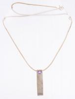 Ezüst(Ag) kígyó nyaklánc, lila köves függővel, jelzett, h: 44 cm, bruttó: 12,05 g