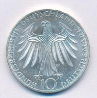 NSZK 1972D 10M Ag "Müncheni Olimpia - térdelő atléták" T:1-,2 
FRG 1972D 10 Mark Ag &quot...