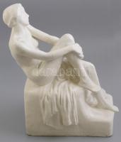 Ülő akt. XIX. sz. vége, jelzés nélkül. nagy méretű gipsz szobor. Ragasztott fejjel. m: 43 cm